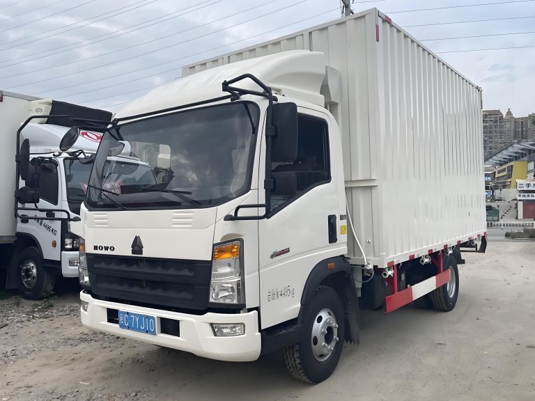 HOWO 4×2 厢式载货车