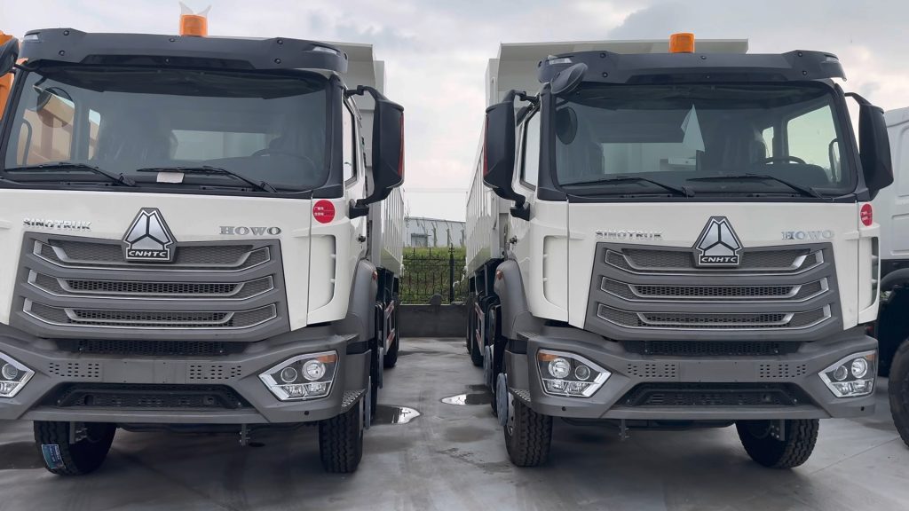 HOWO 8×4 NX 自卸车