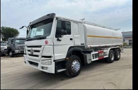 HOWO 底盘油罐车