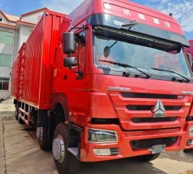 HOWO 8×4 集装箱式载货车
