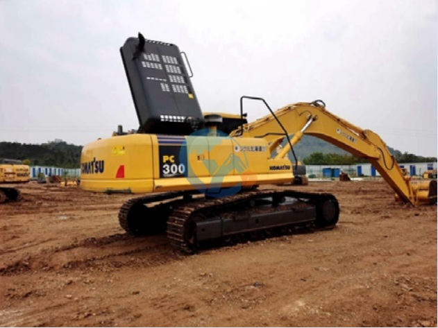 Komatsu PC300-7